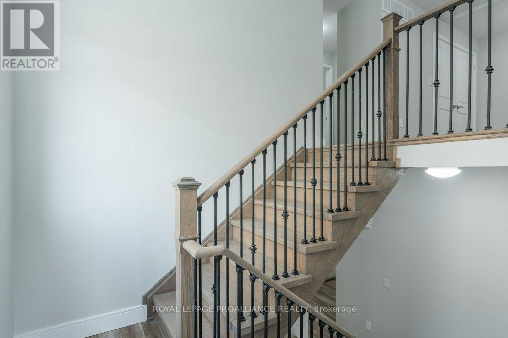 16 - 550 Brealey Drive Property Photo 22