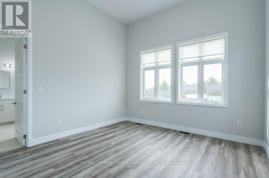 16 - 550 Brealey Drive Property Photo 23