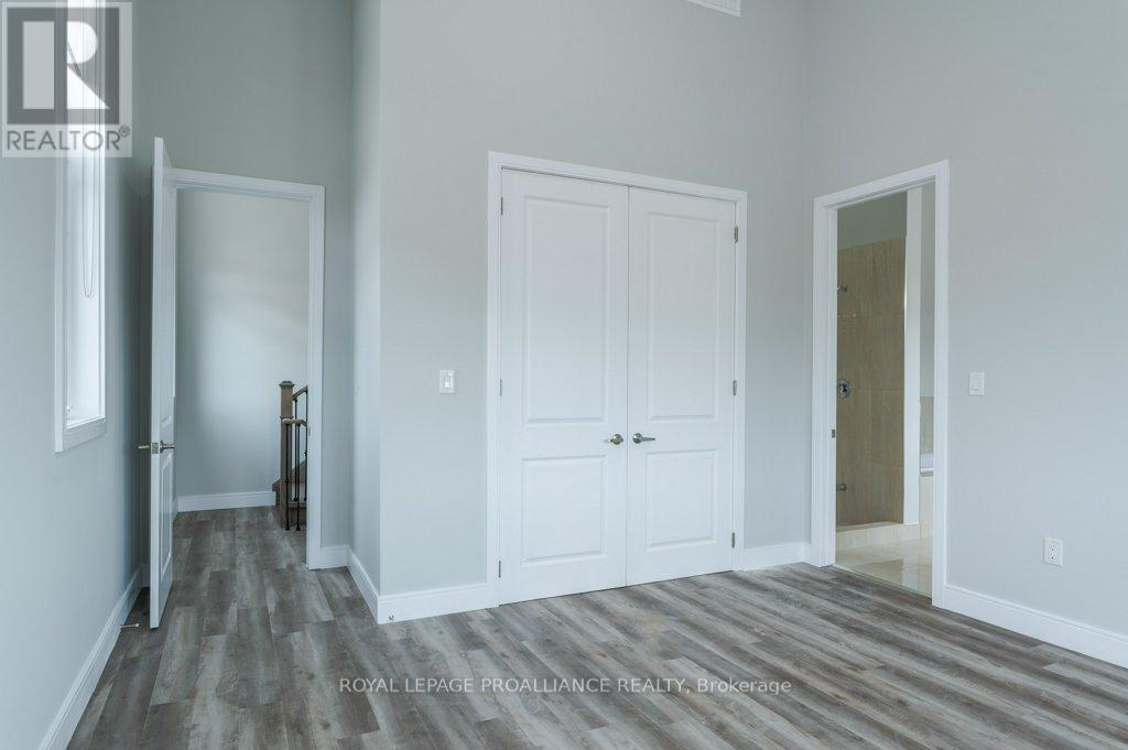 16 - 550 Brealey Drive Property Photo 24
