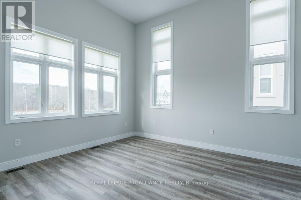 16 - 550 Brealey Drive Property Photo 25