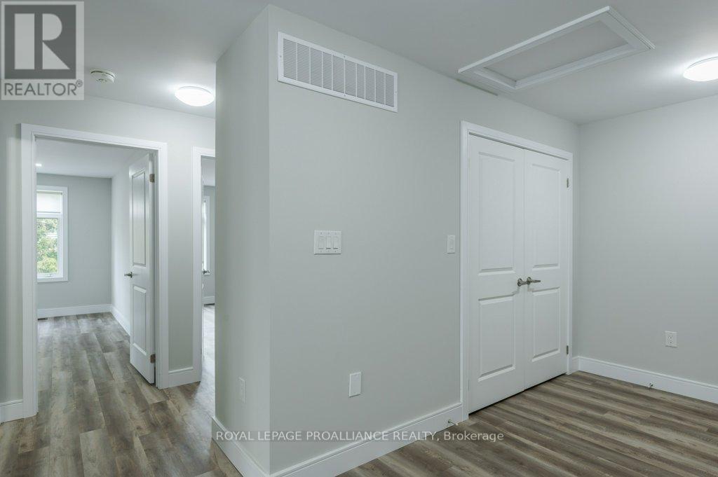 16 - 550 Brealey Drive Property Photo 31