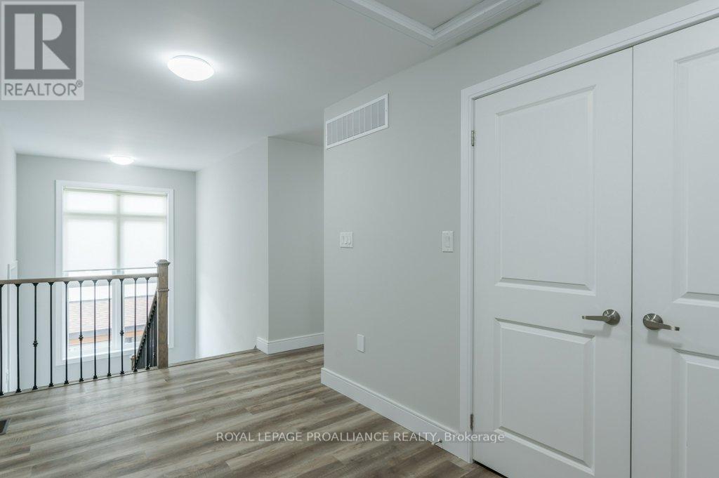 16 - 550 Brealey Drive Property Photo 32