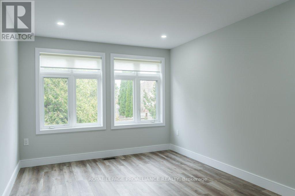 16 - 550 Brealey Drive Property Photo 33
