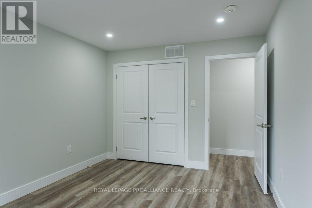 16 - 550 Brealey Drive Property Photo 34
