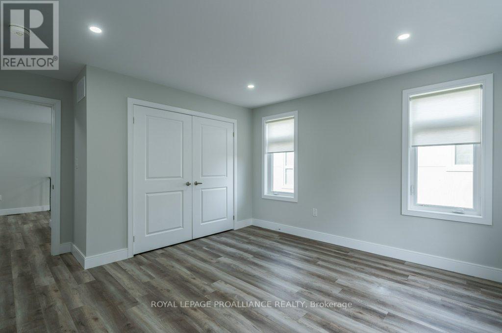 16 - 550 Brealey Drive Property Photo 39