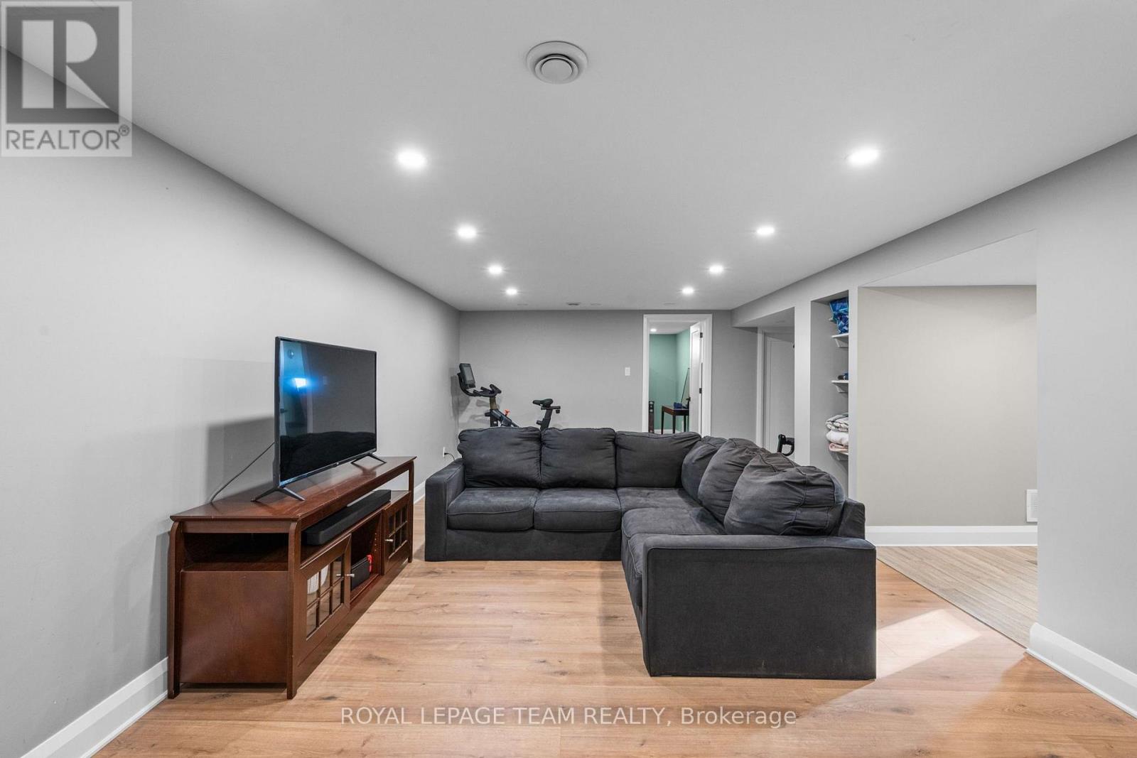 906 Russell Road Property Photo 14
