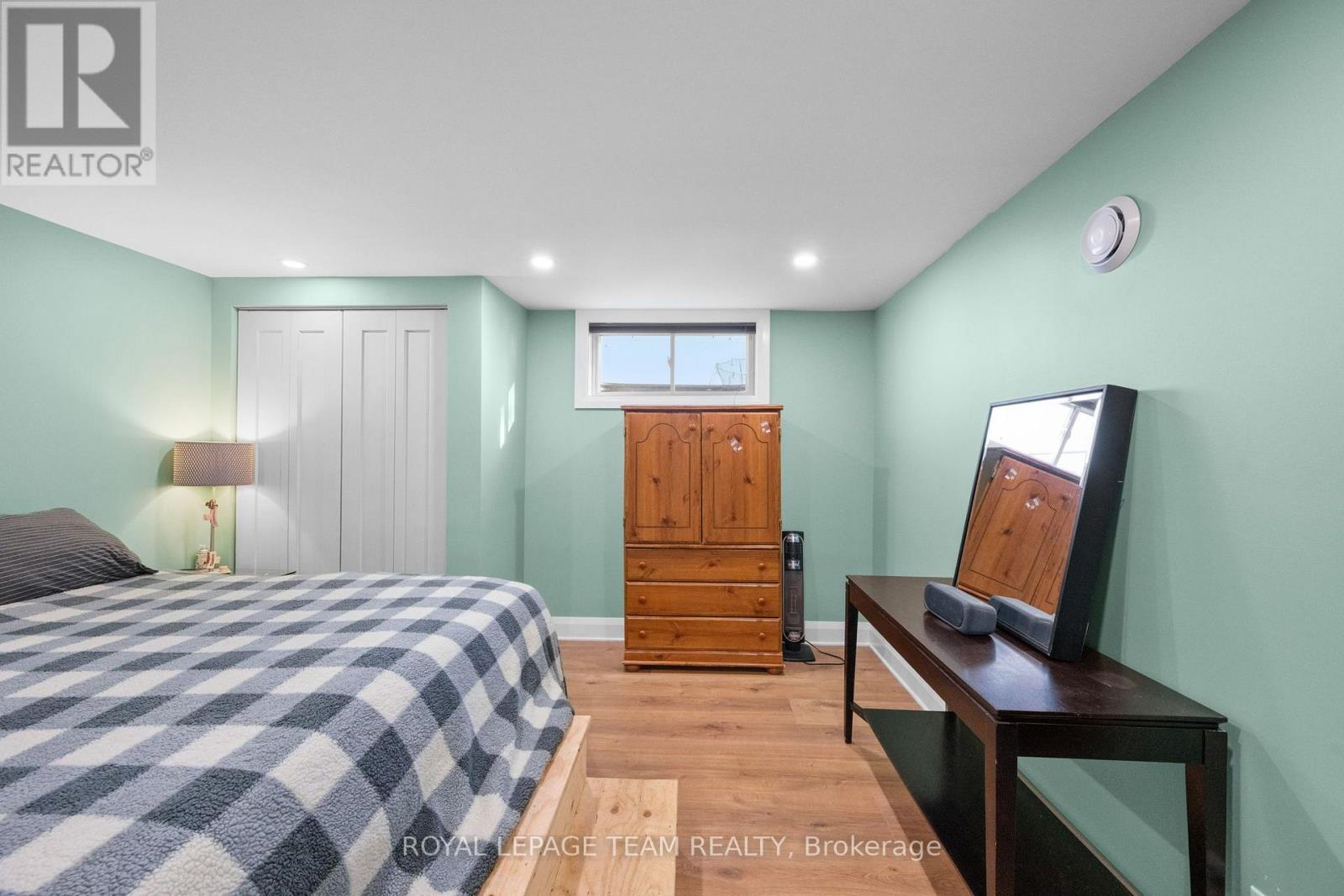906 Russell Road Property Photo 16