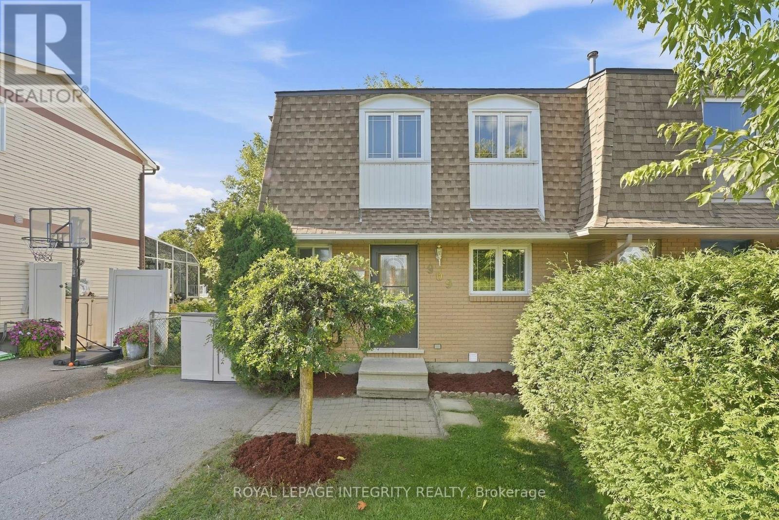 909 Lawnsberry Drive Property Photo 1