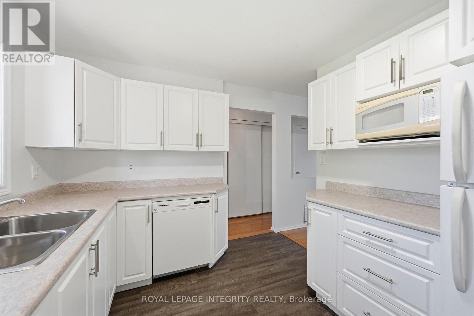 909 Lawnsberry Drive Property Photo 10