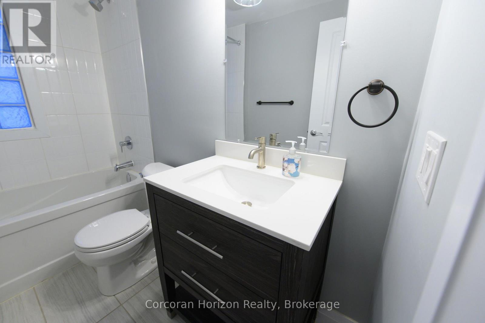 148 James Street S Property Photo 31