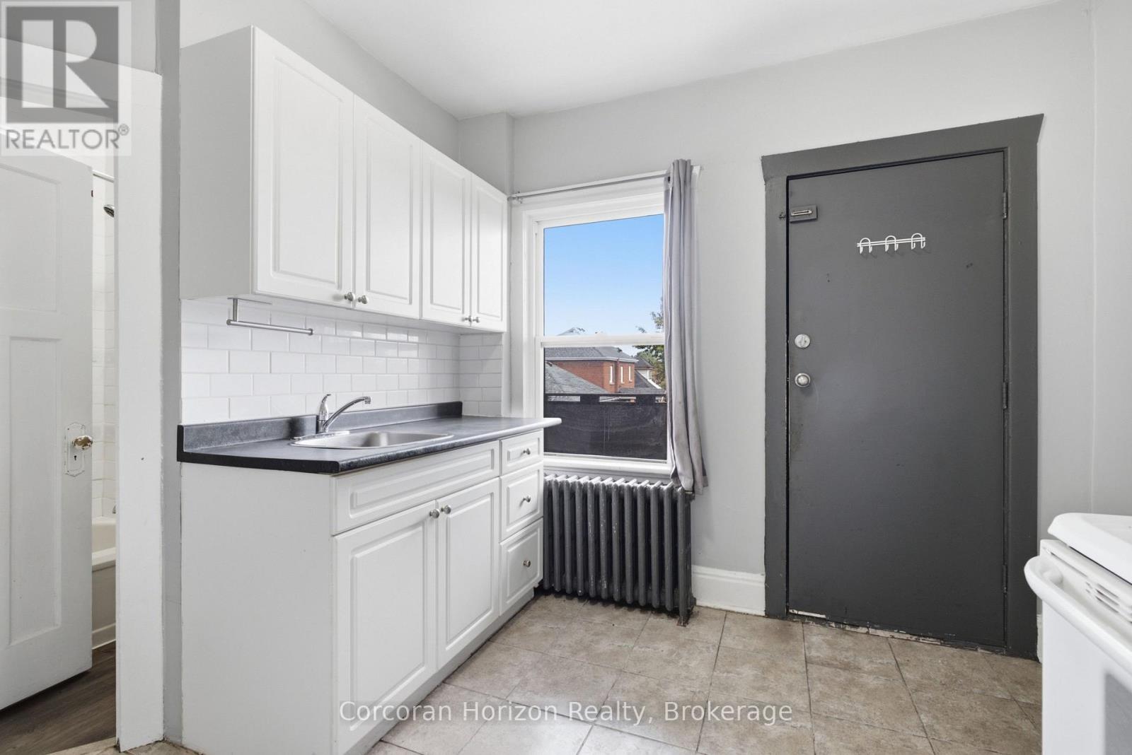 1539-1547 Barton Street E Property Photo 4