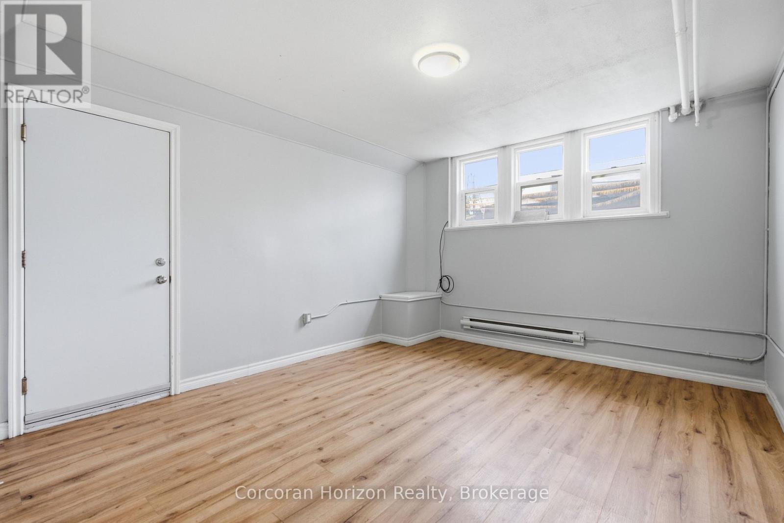 1539-1547 Barton Street E Property Photo 17