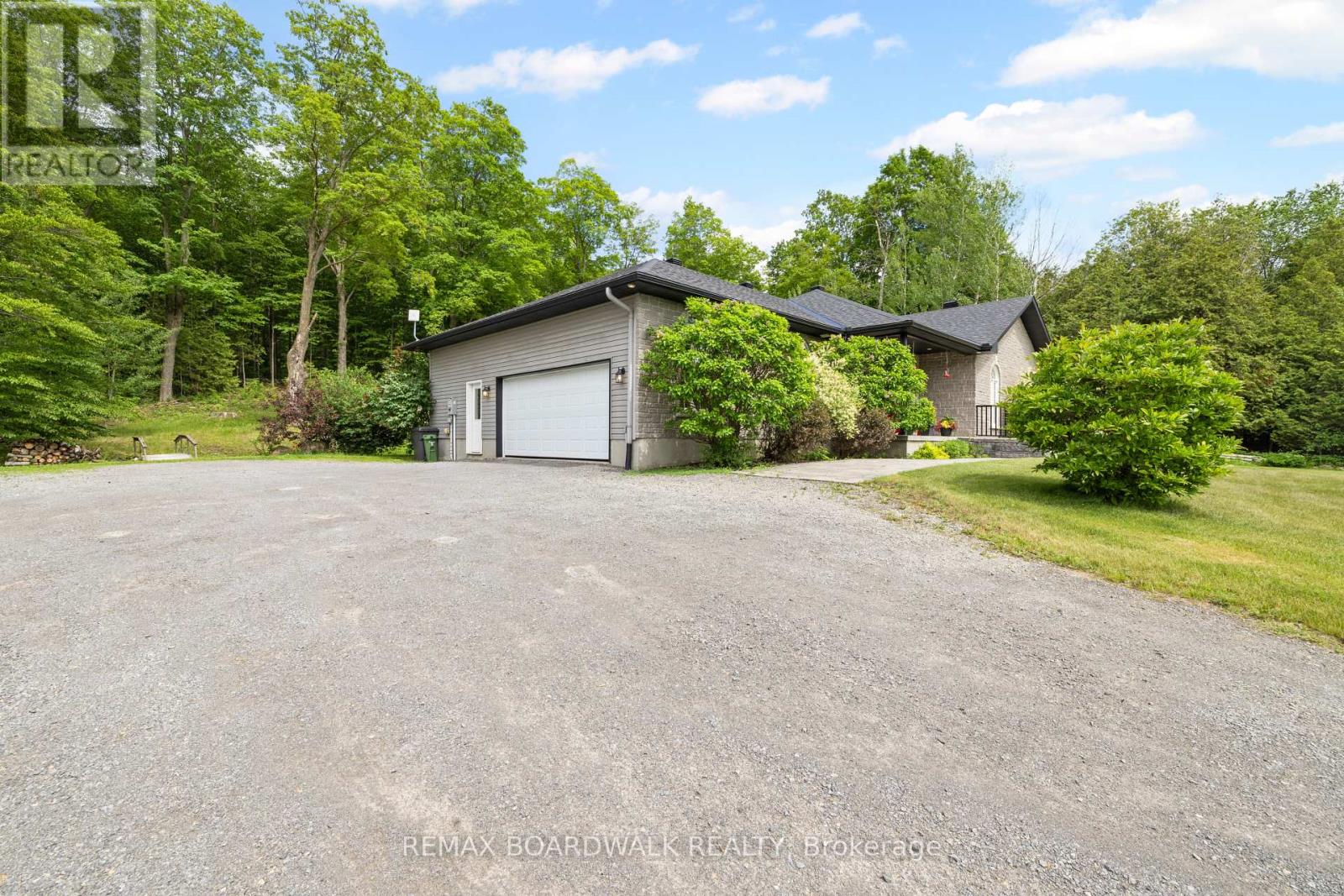 6671 Third Line Road Property Photo 3