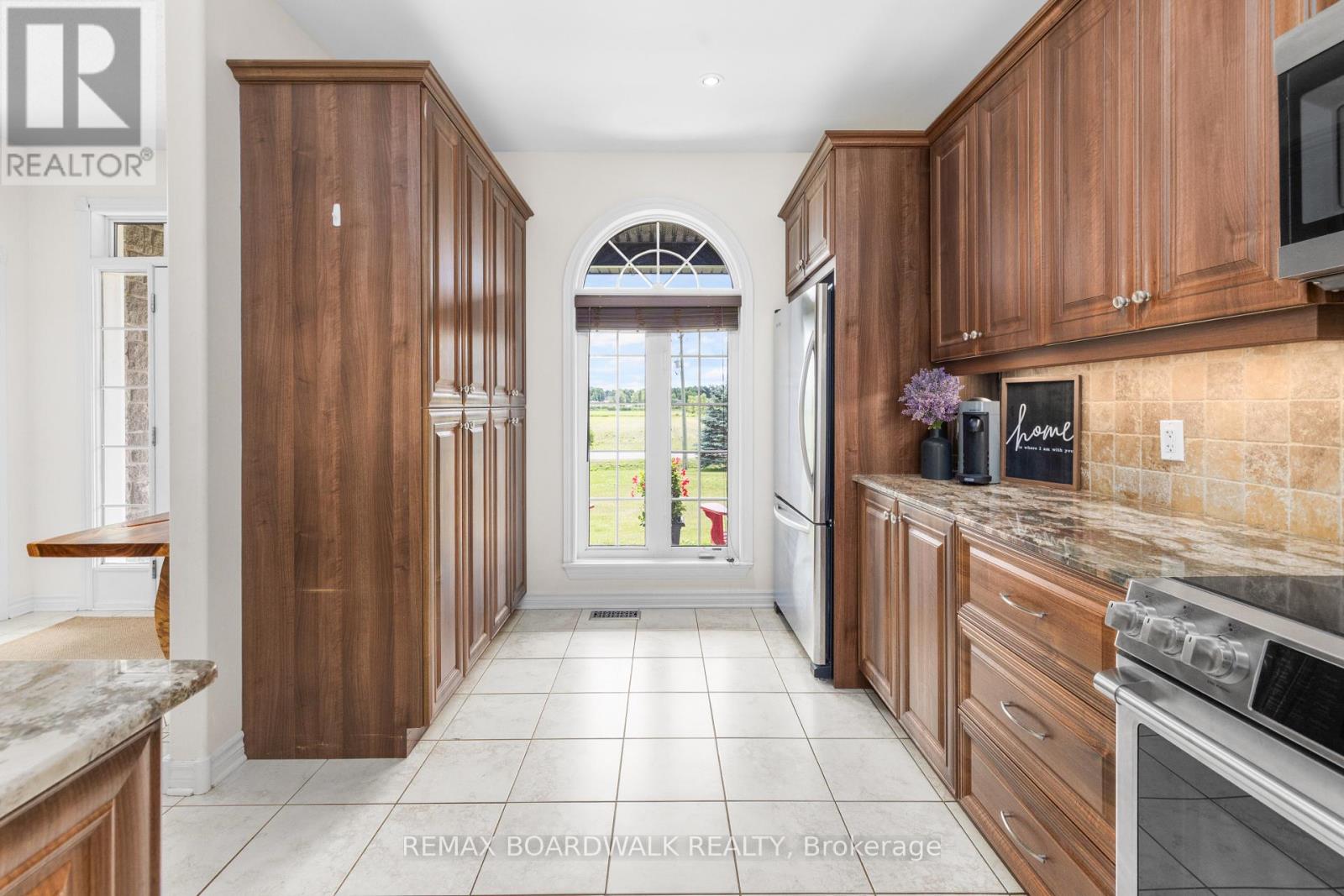 6671 Third Line Road Property Photo 8