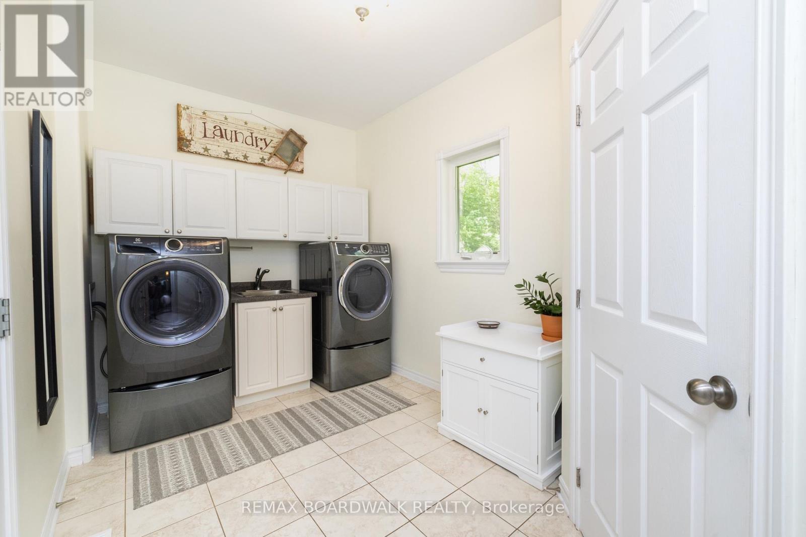 6671 Third Line Road Property Photo 12