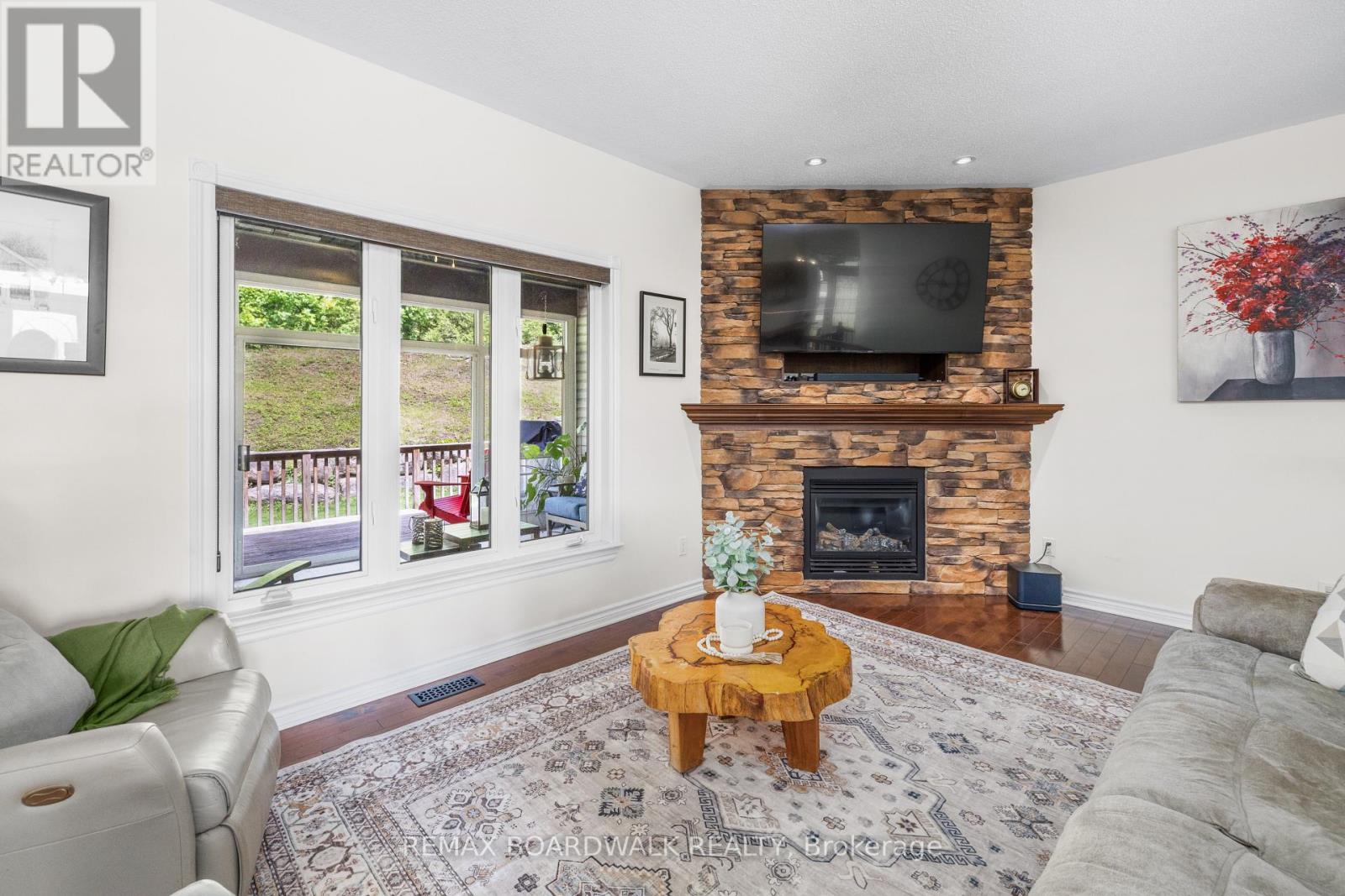 6671 Third Line Road Property Photo 17