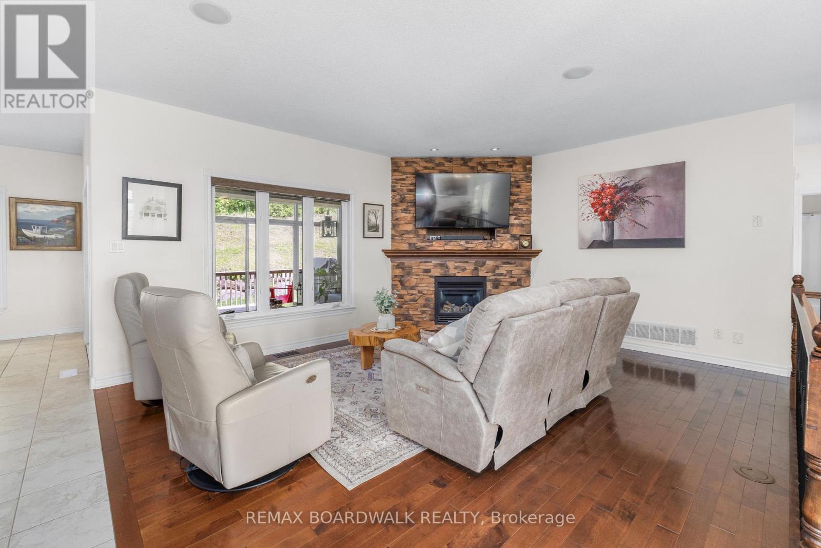 6671 Third Line Road Property Photo 18