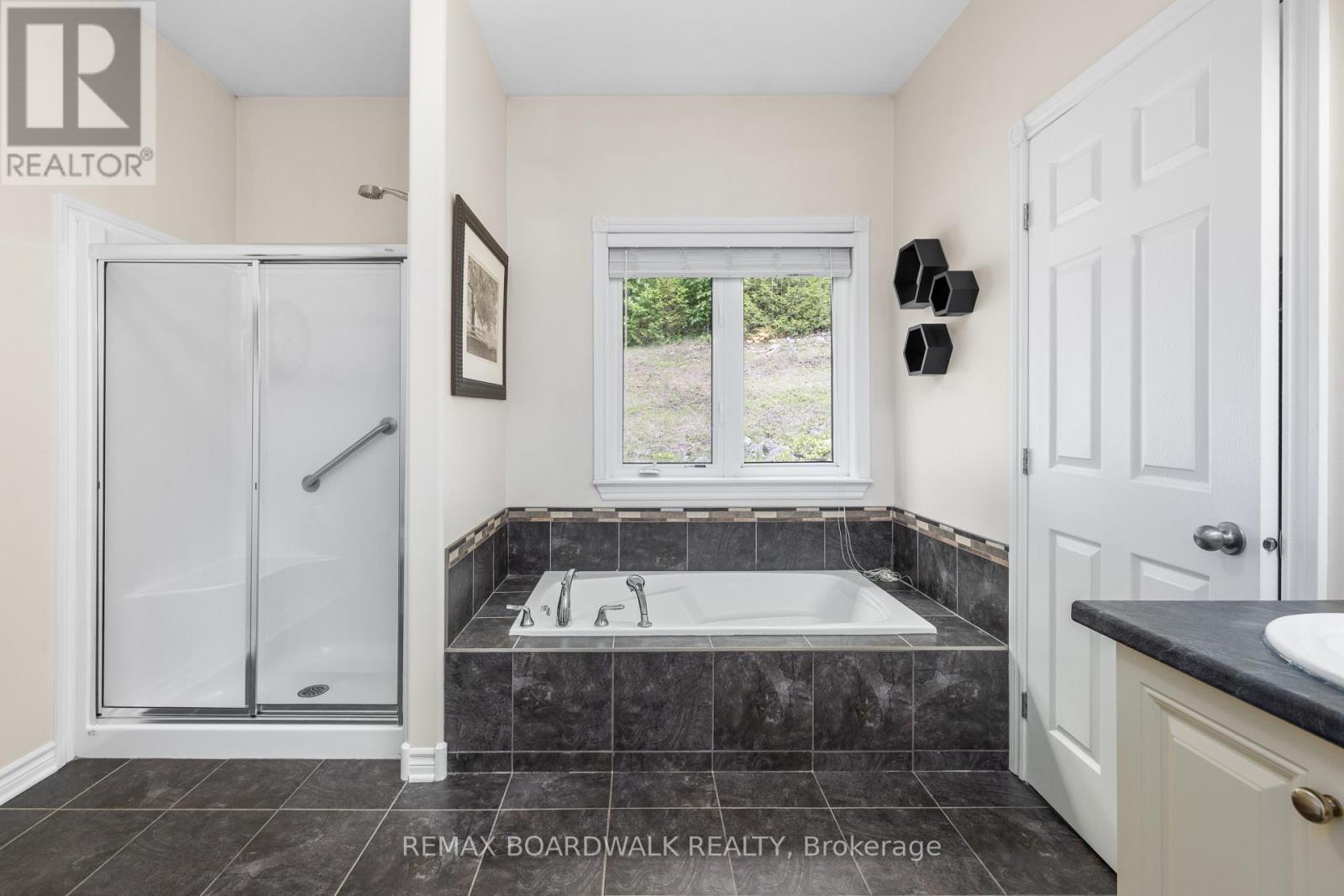 6671 Third Line Road Property Photo 27