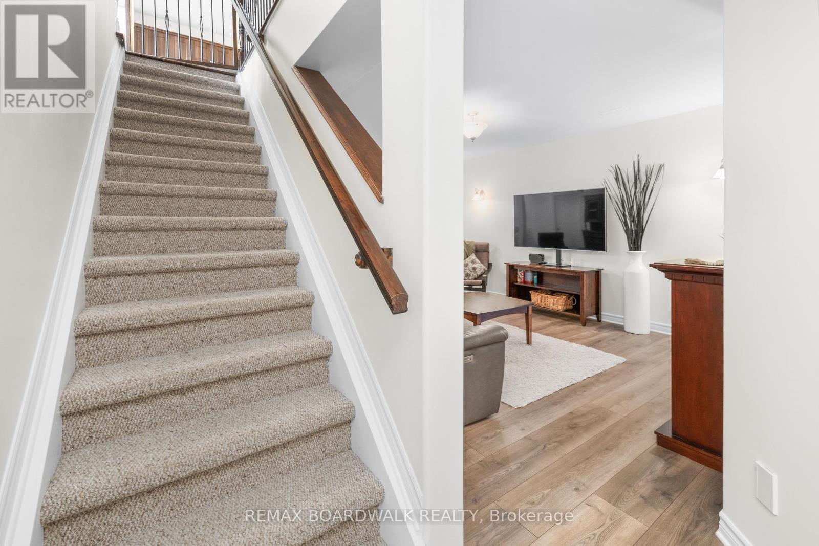 6671 Third Line Road Property Photo 35