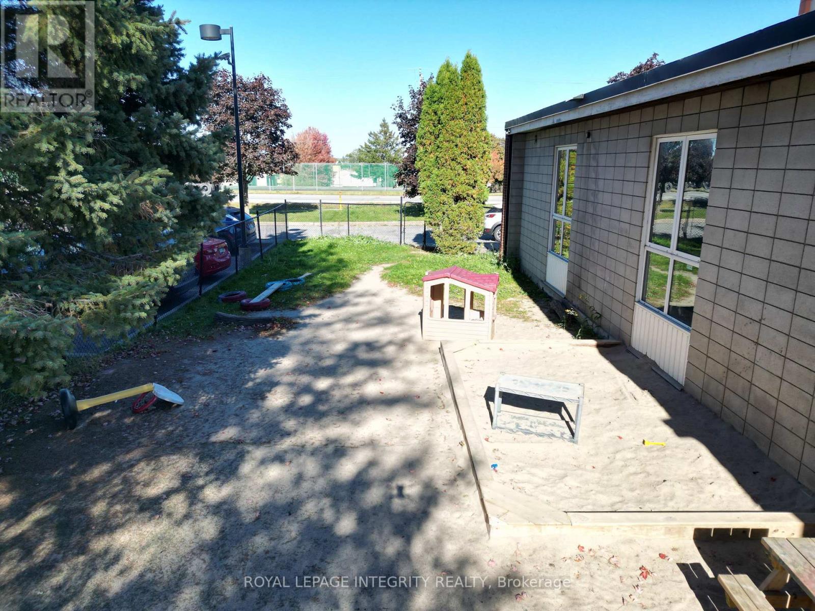 2 - 2244 Russell Road Property Photo 15