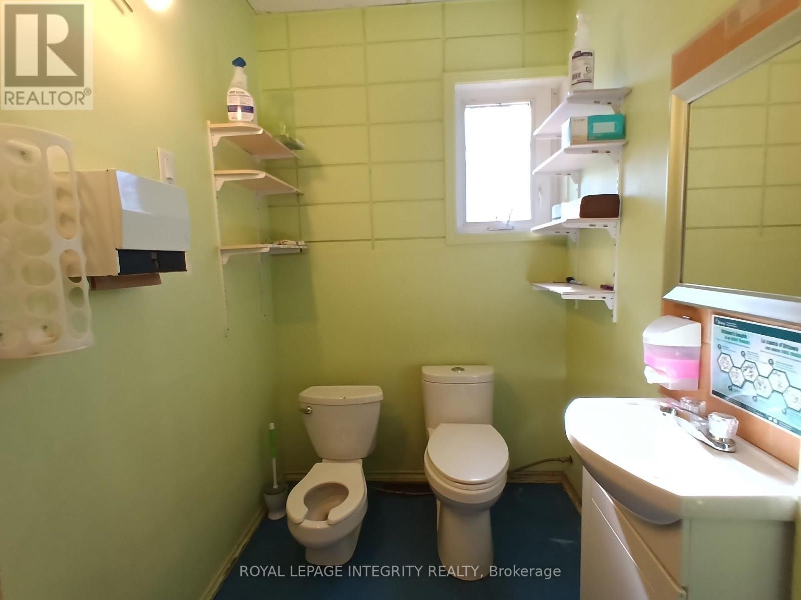 2 - 2244 Russell Road Property Photo 25