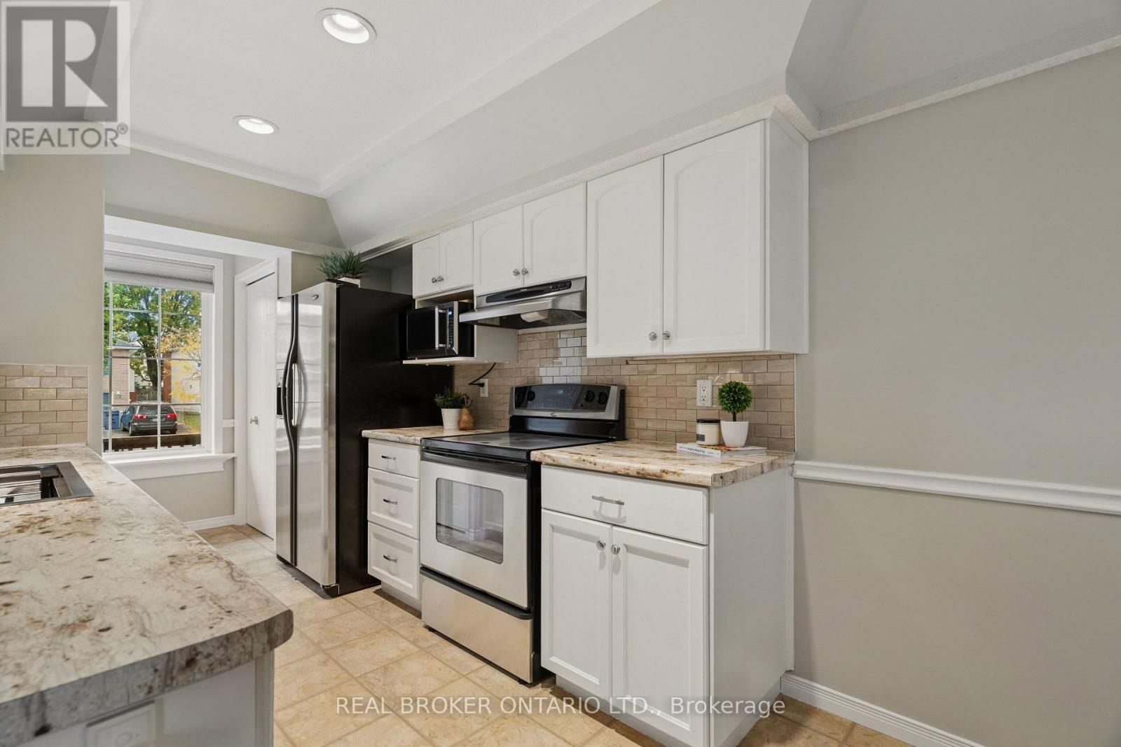 46 Chesterton Lane Property Photo 6