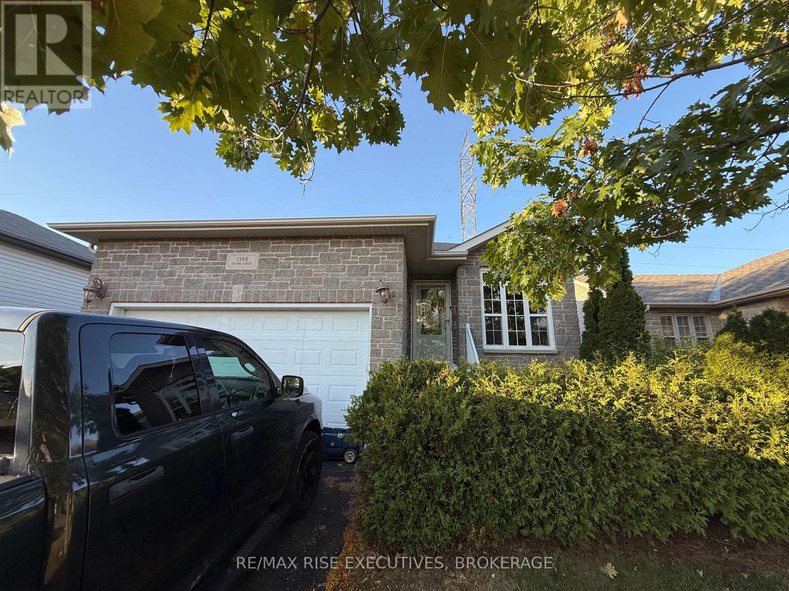 1388 Ottawa Street Property Photo 1