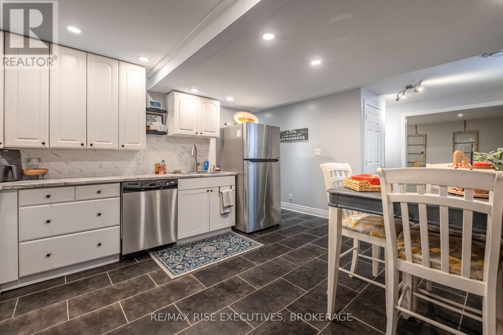 1388 Ottawa Street Property Photo 5