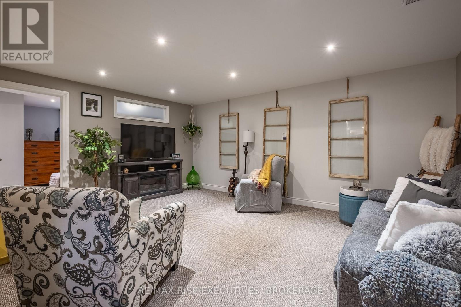 1388 Ottawa Street Property Photo 8