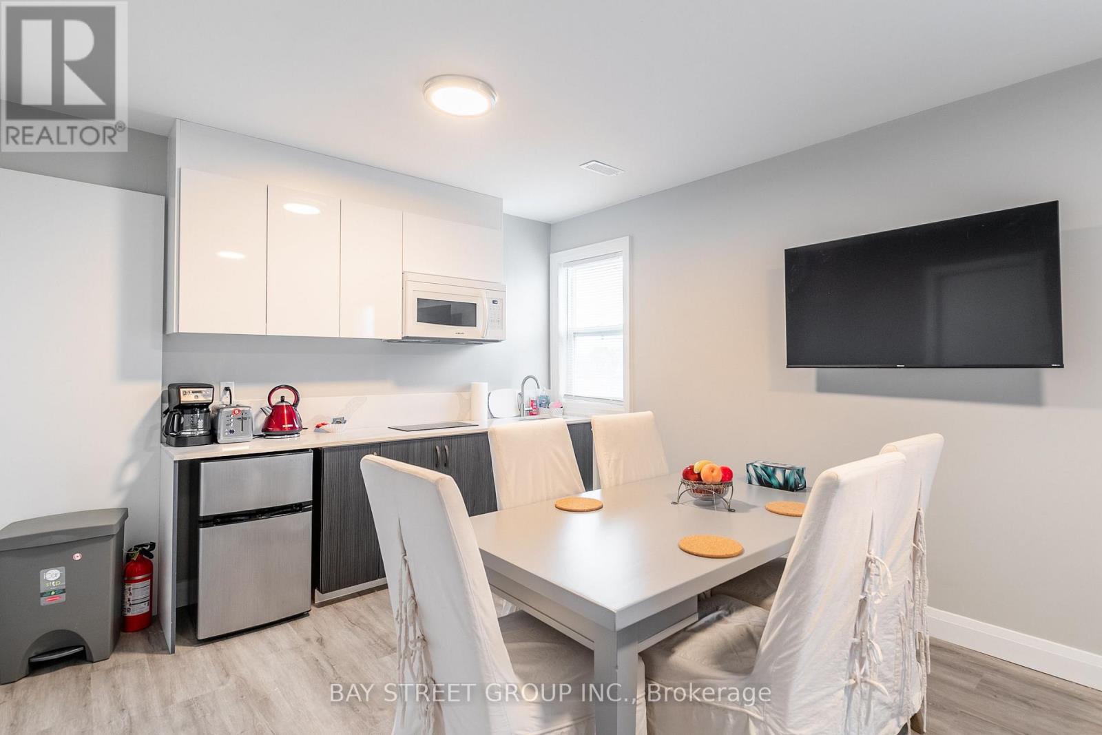 Unit C - 5757 Stanley Avenue Property Photo 6