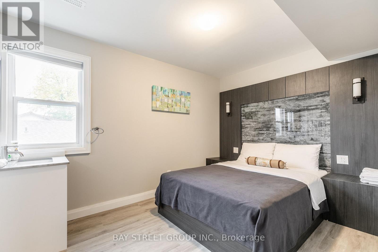 Unit C - 5757 Stanley Avenue Property Photo 9