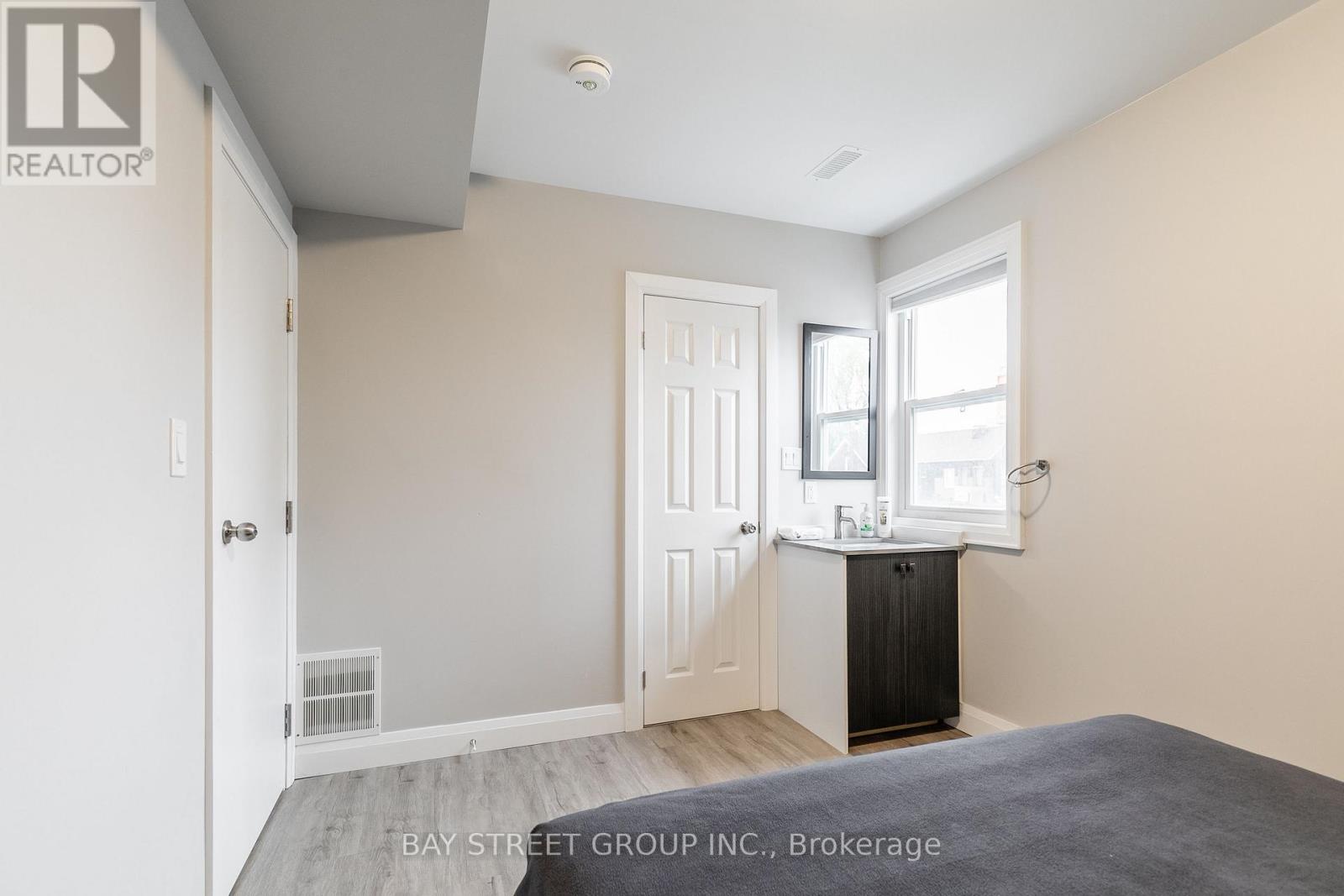 Unit C - 5757 Stanley Avenue Property Photo 11