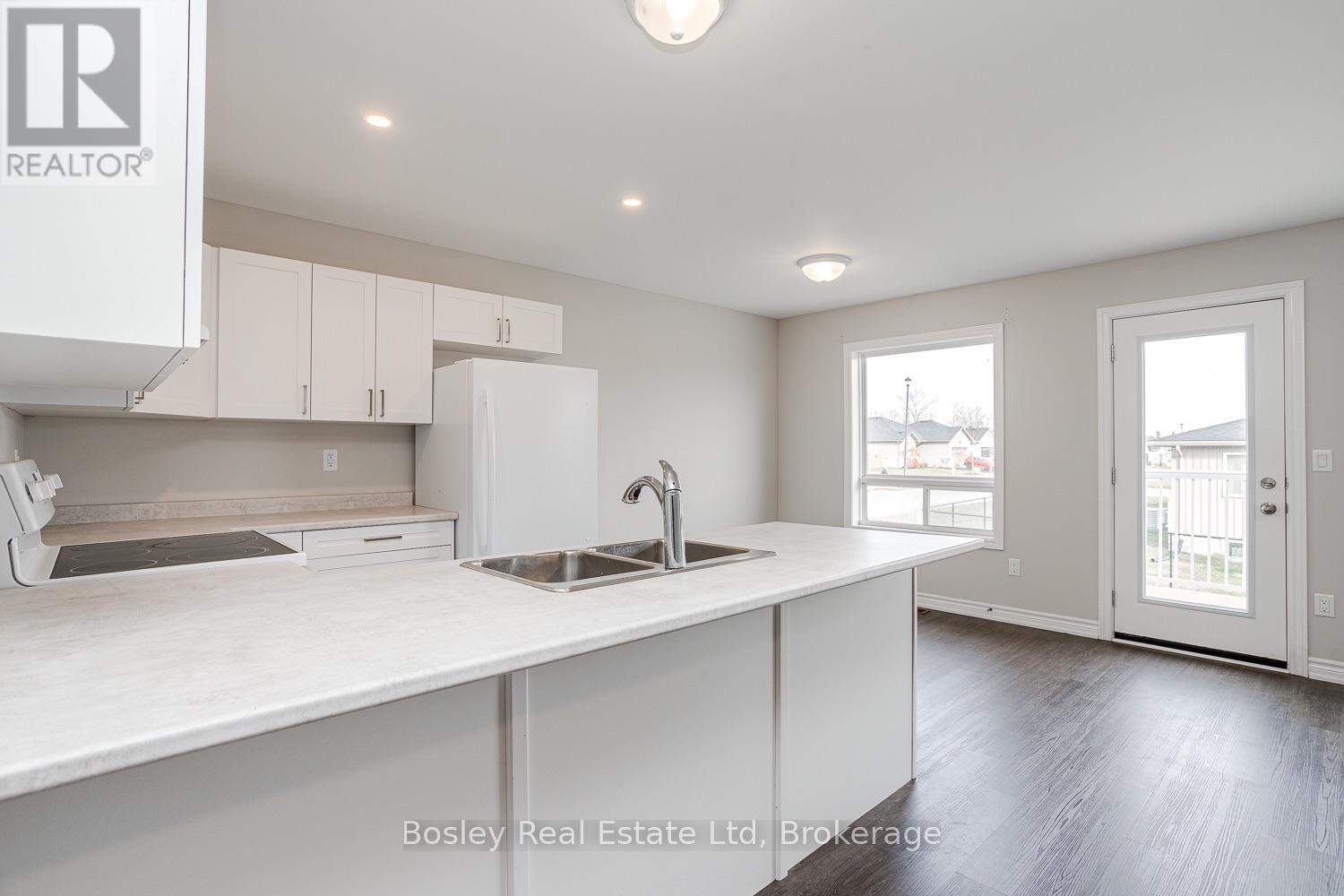 11 Tolman Street Property Photo 21