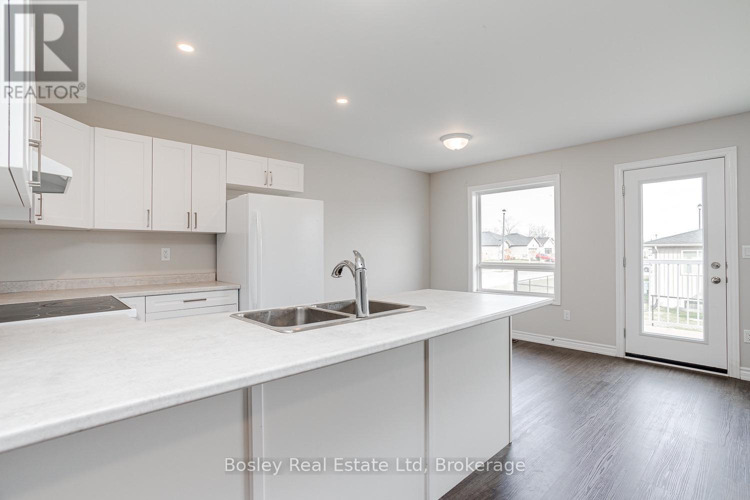 11 Tolman Street Property Photo 22