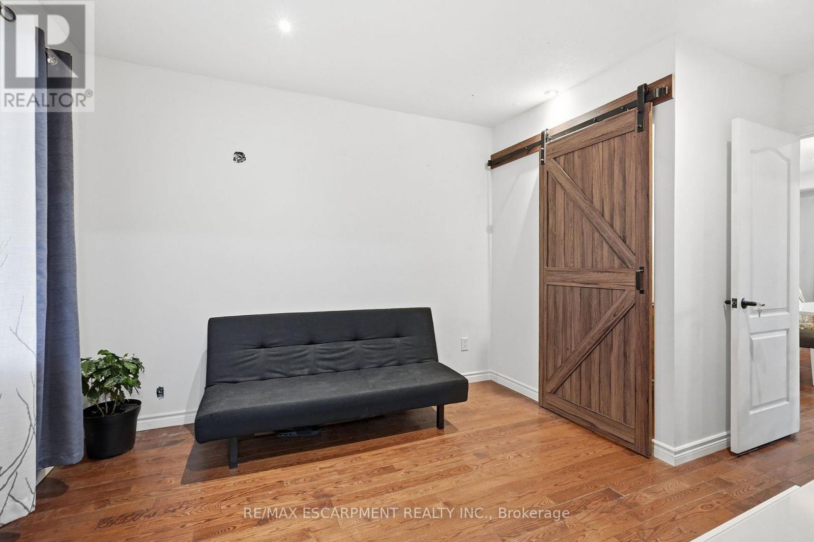 32 Oak Avenue Property Photo 7