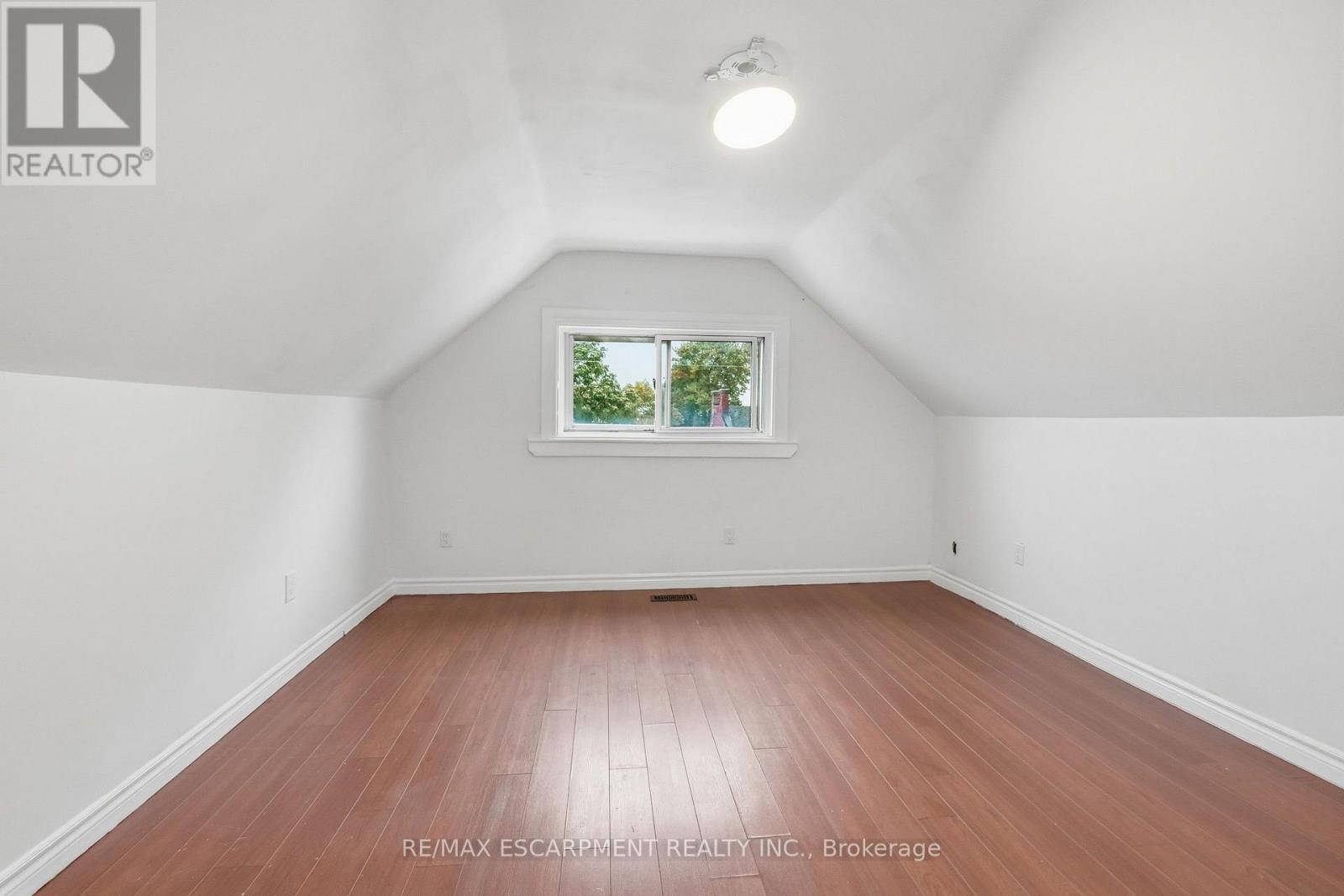 32 Oak Avenue Property Photo 30