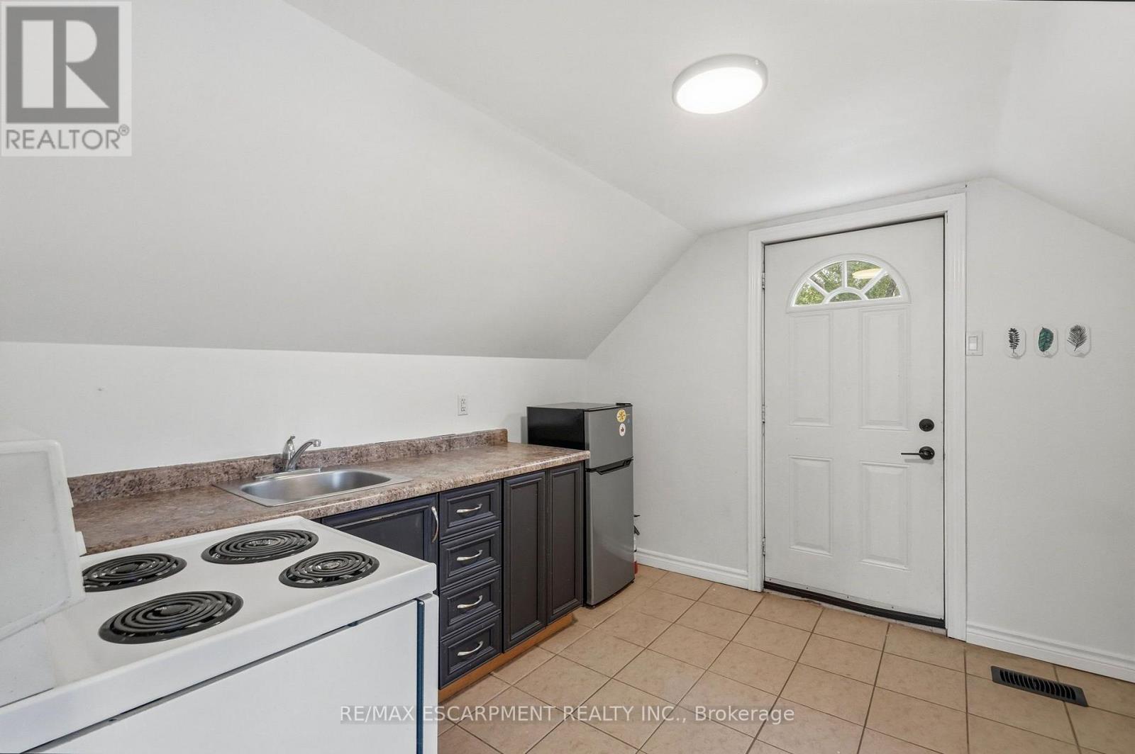 32 Oak Avenue Property Photo 33