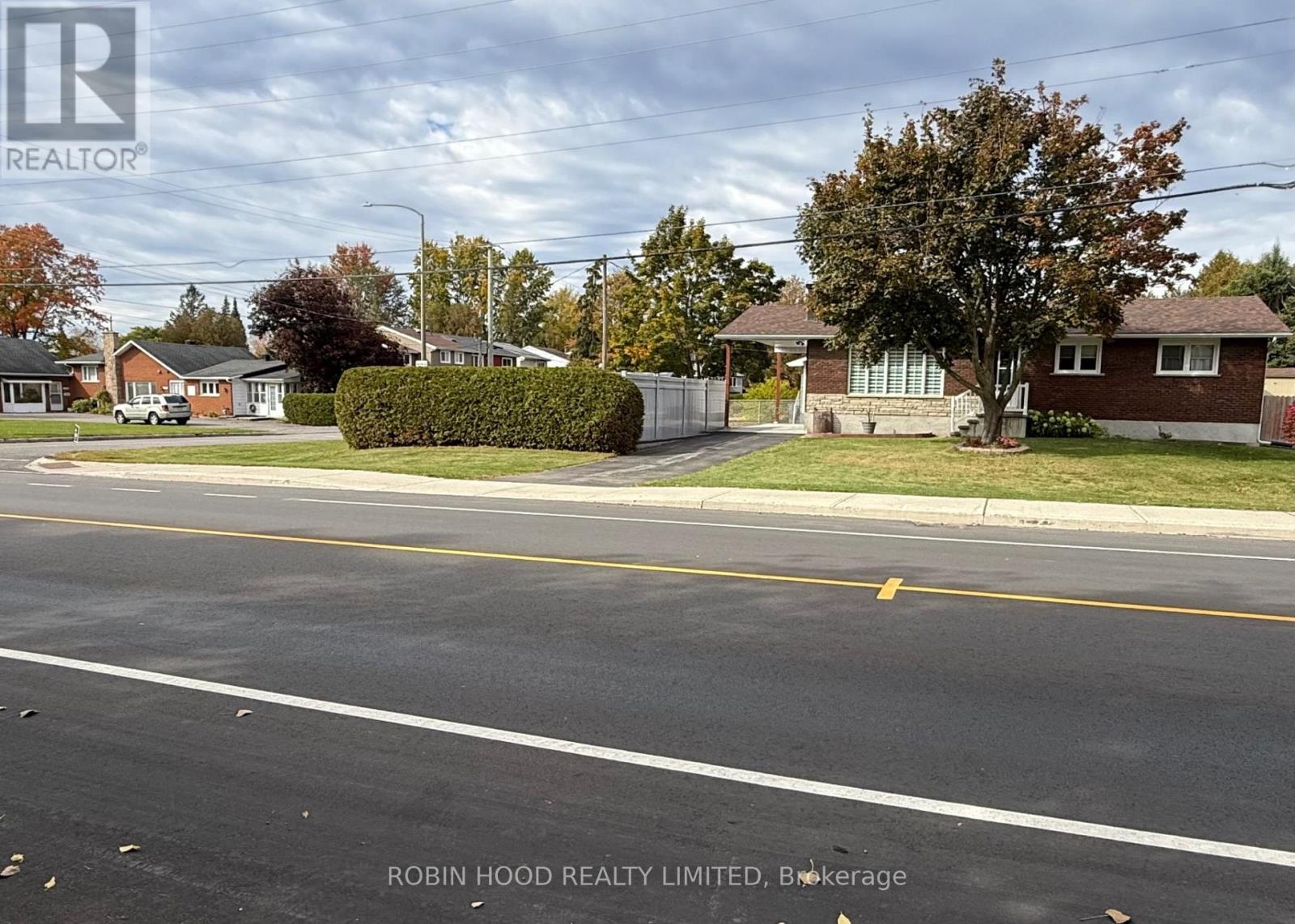 2469 Innes Road Property Photo 2