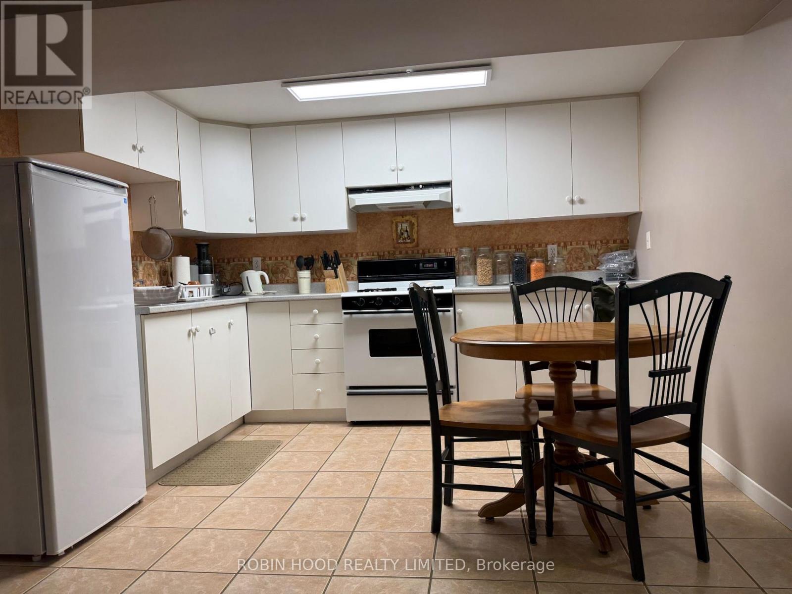 2469 Innes Road Property Photo 17