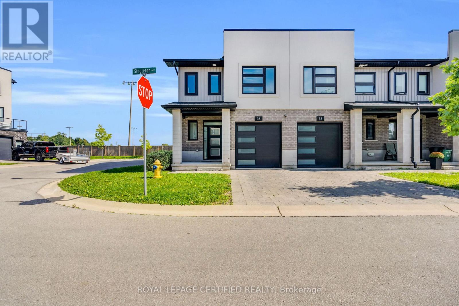 36 - 3380 Singleton Avenue Property Photo 1