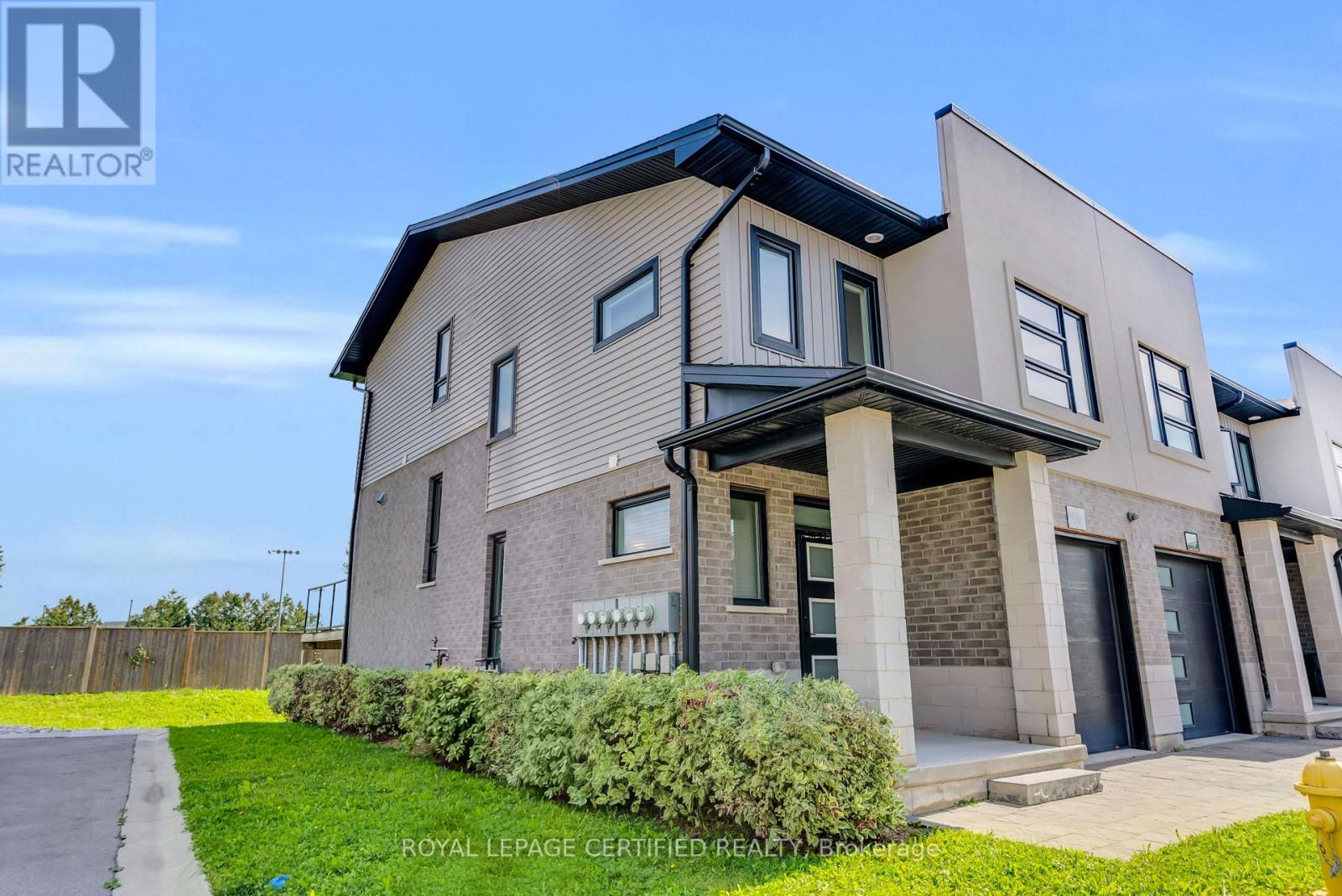 36 - 3380 Singleton Avenue Property Photo 2