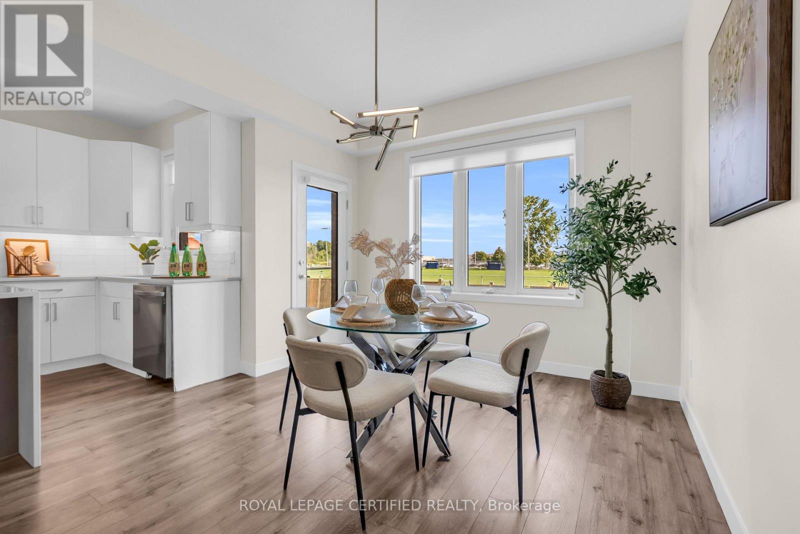 36 - 3380 Singleton Avenue Property Photo 8