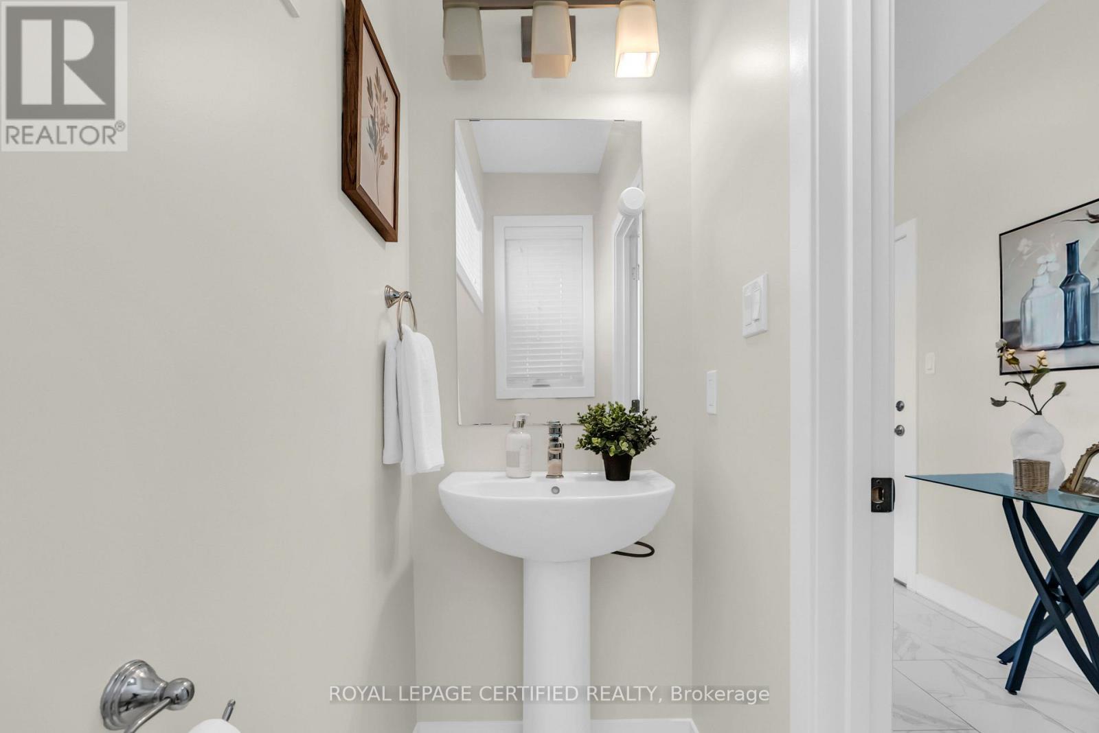 36 - 3380 Singleton Avenue Property Photo 13