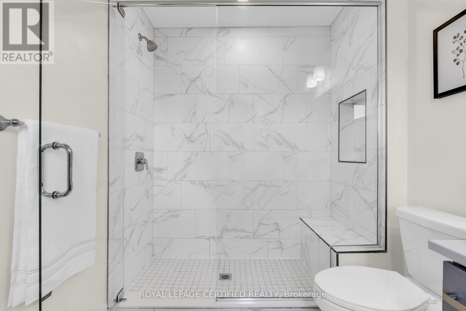 36 - 3380 Singleton Avenue Property Photo 18