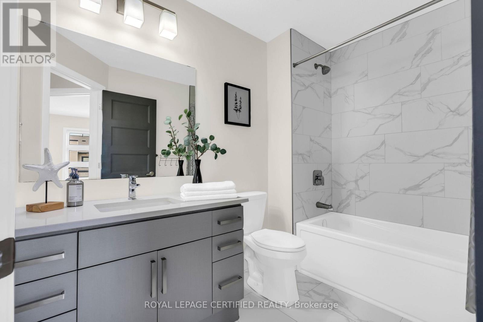 36 - 3380 Singleton Avenue Property Photo 23