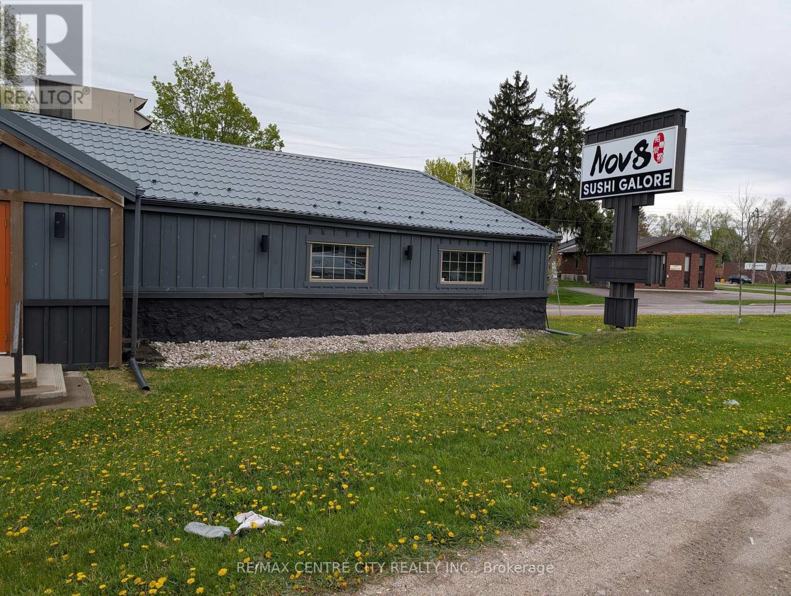 2300 Wharncliffe Road S Property Photo 2