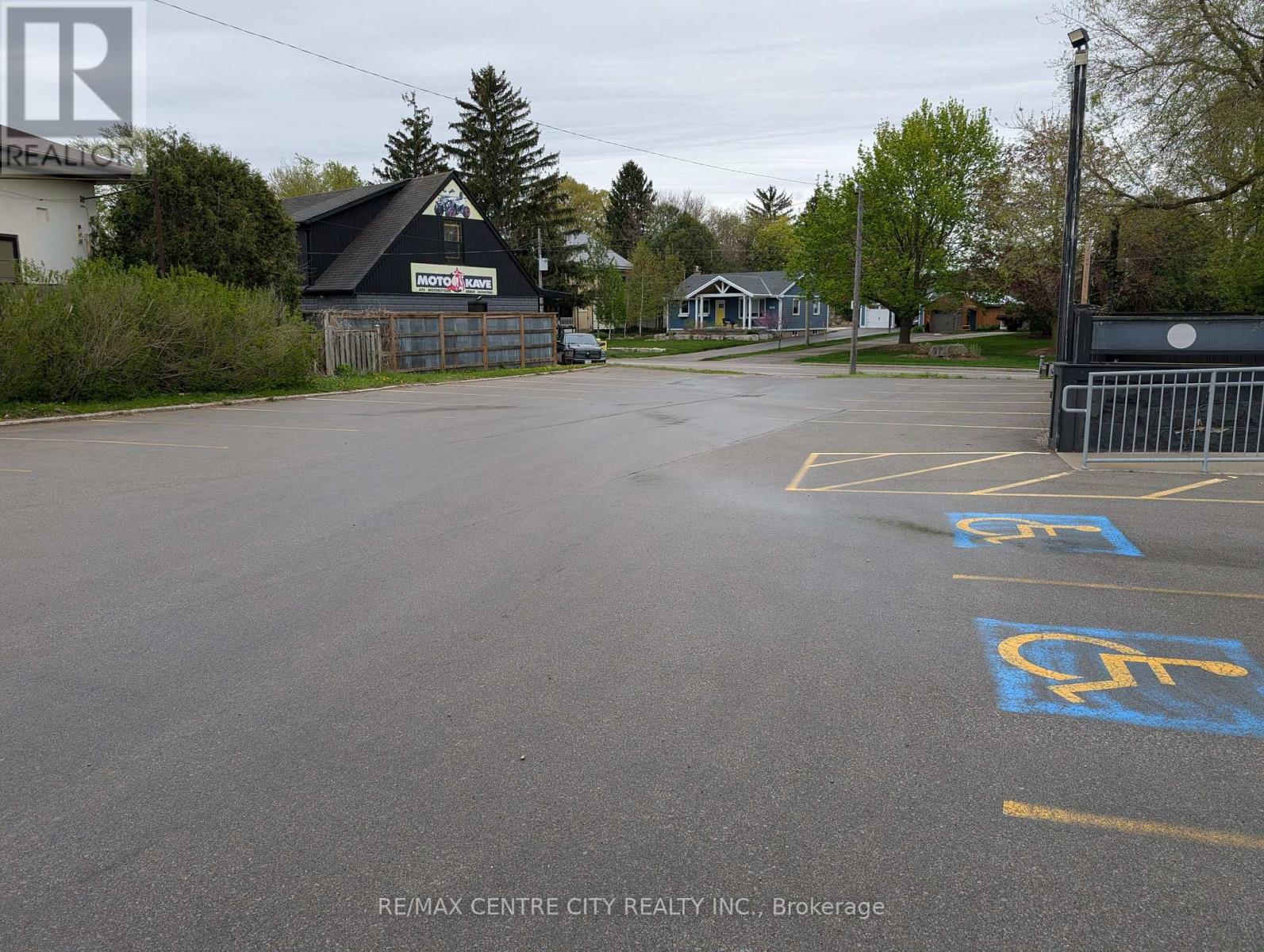 2300 Wharncliffe Road S Property Photo 3