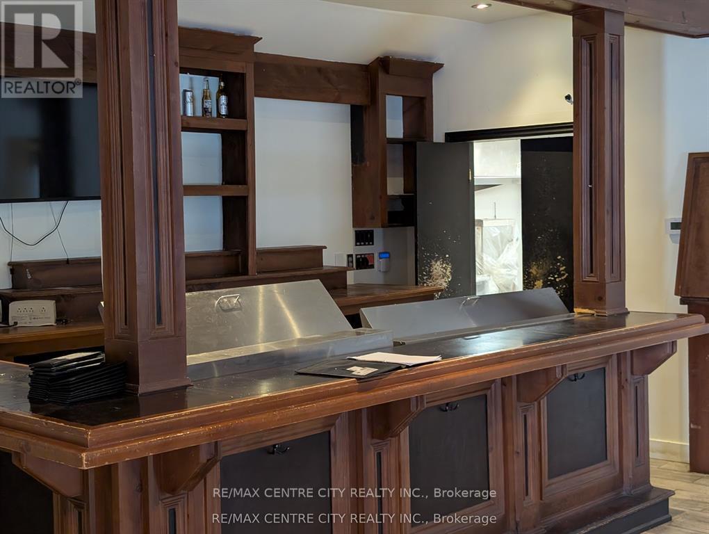 2300 Wharncliffe Road S Property Photo 5