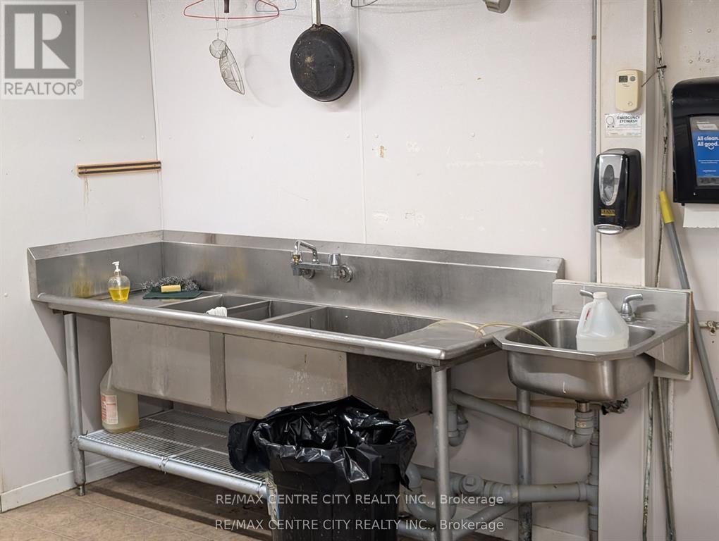 2300 Wharncliffe Road S Property Photo 15
