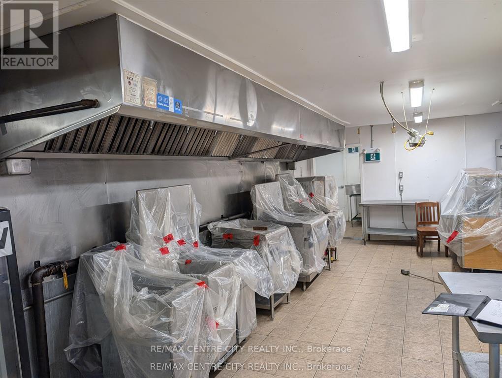2300 Wharncliffe Road S Property Photo 17
